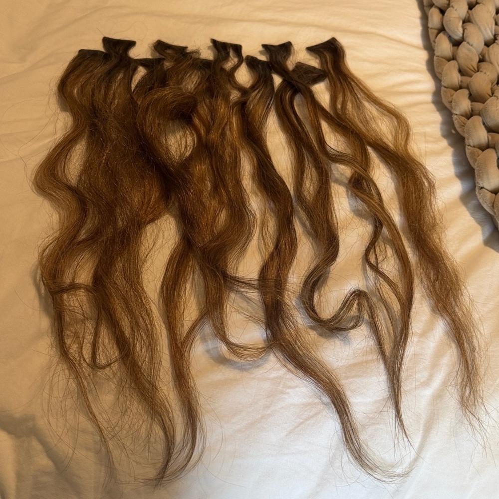 Glam Seamless Hair Extensions tape in 20"
Hazelnut color ,